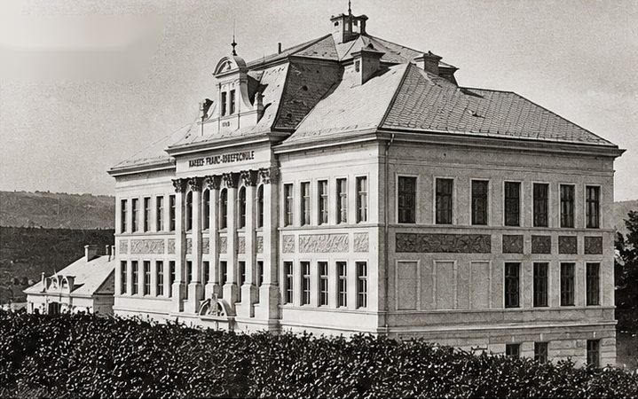 Das Schulhaus früher